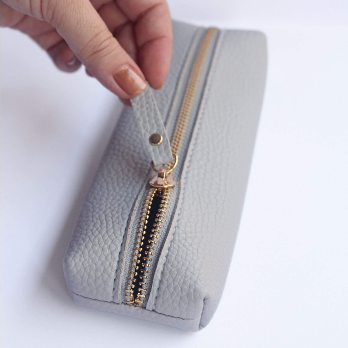 hand opening zipper on grey pencil case