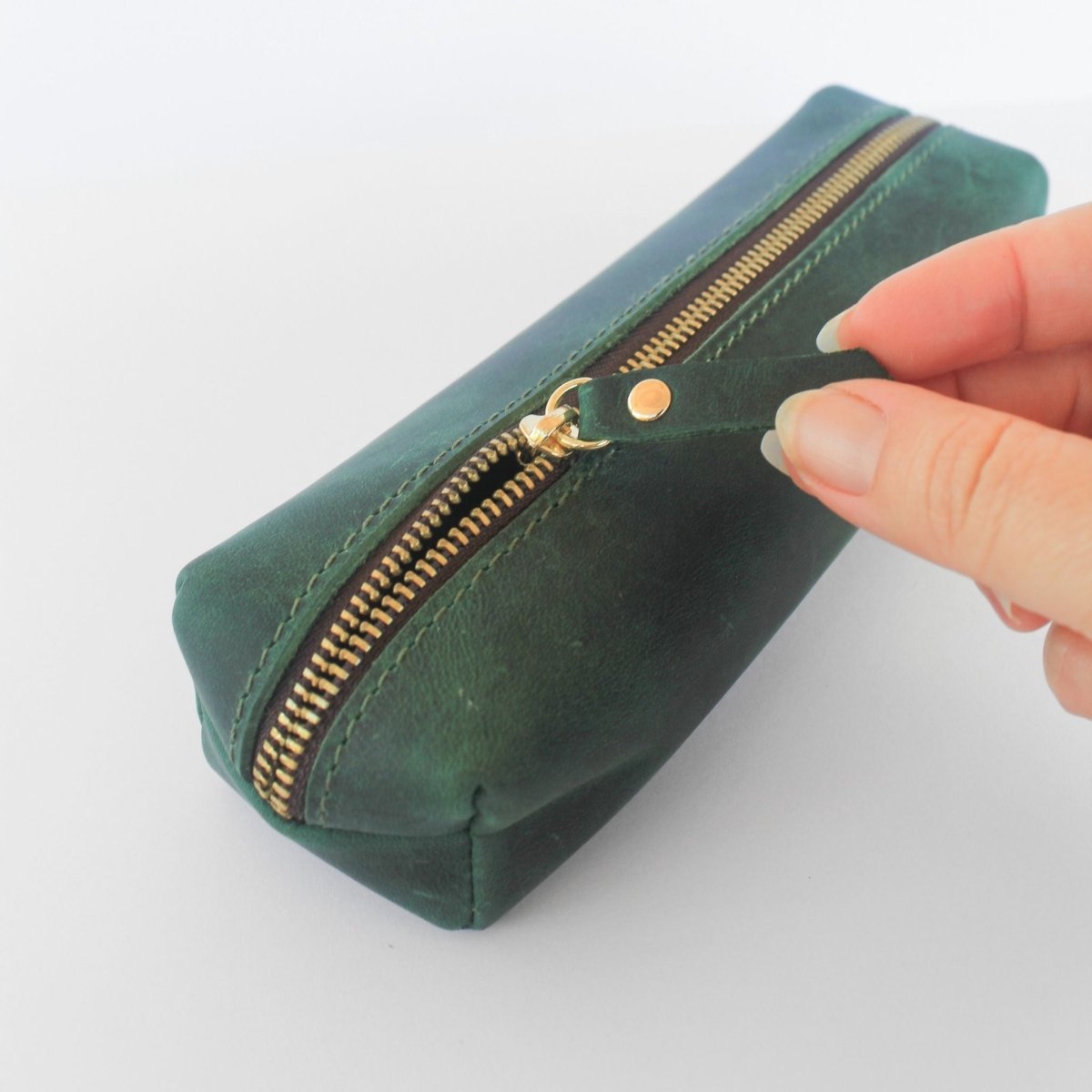 hand opening zip on leather pencil case